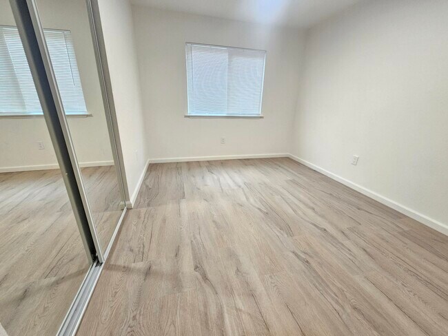 Building Photo - 2253 Hamlin Dr