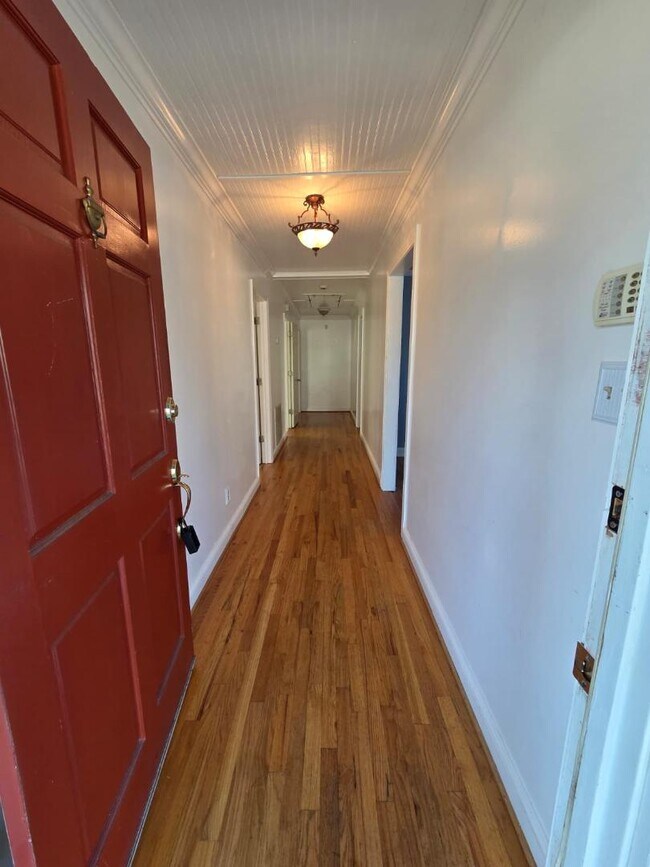 Building Photo - 310 7th St