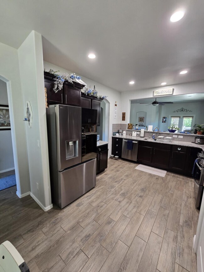 Building Photo - 4592 Latigo Dr