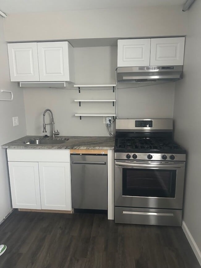 Building Photo - 2661 Medary Ave