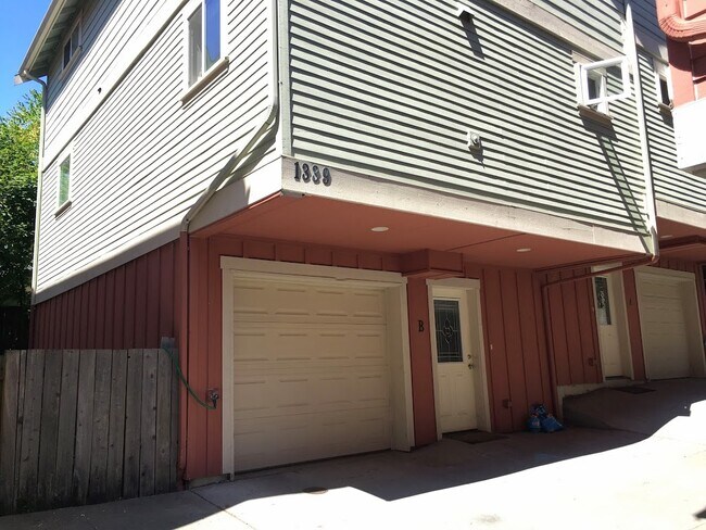Primary Photo - Spacious Townhouse for Rent -- Minutes fro...