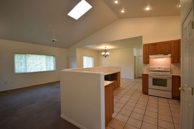 Building Photo - Cozy Pet-Friendly Rental in a Quiet Kennew...