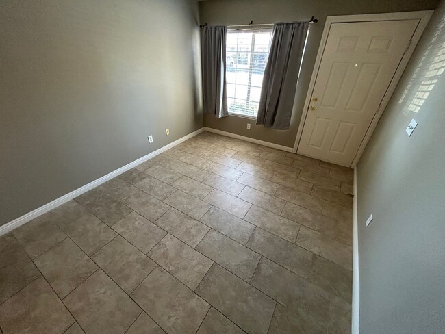 Building Photo - COMPLETED REMODELED 3 BEDROOM, SINGLE STOR...