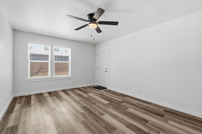 Building Photo - 1911 Hearthside Dr
