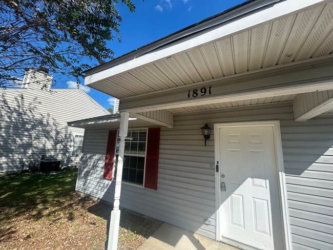 Building Photo - 2BR/2BA Townhome. BRAND NEW FLOORS