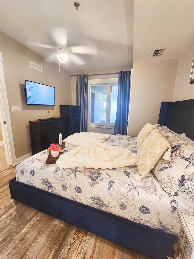 Building Photo - 11832 Front Beach Rd