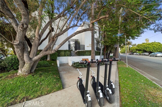 Building Photo - 2500 Abbot Kinney Blvd