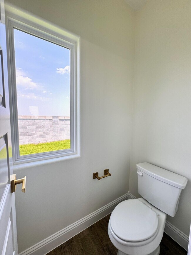 Building Photo - 1405 Eagles Ln