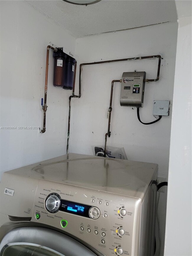 Building Photo - 14389 SW Kendale Lakes Cir