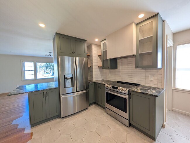 Building Photo - Great West Asheville Location!