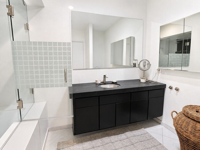 Building Photo - 3098 Rue D’Orleans