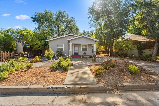 Primary Photo - 204 J St