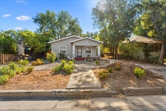 Building Photo - 204 J St