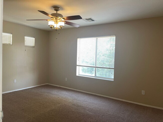 Building Photo - San Tan Valley, 4 bed, 3 bath, huge loft, 2300 sqft