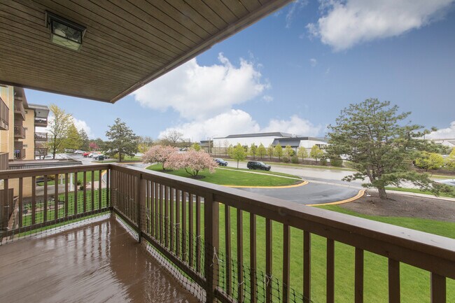 Building Photo - 2218 Falcon Dr
