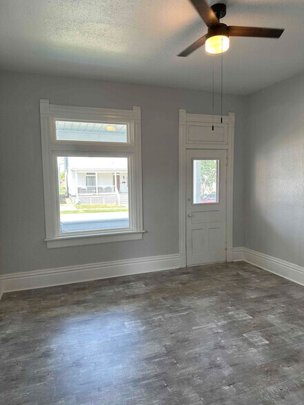 Building Photo - 307 Loucks Ave