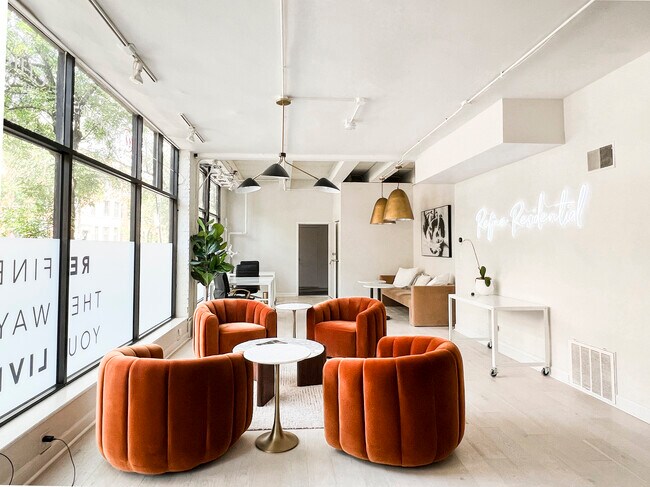 Building Photo - 1113 W Armitage Ave