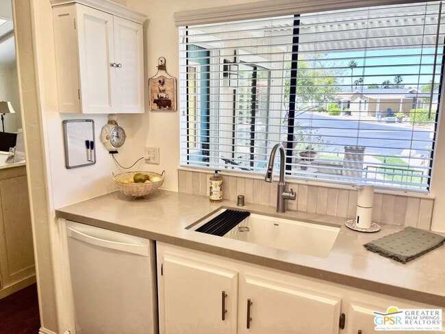 Building Photo - 73450 Country Club Dr