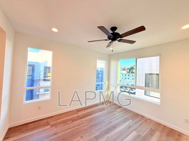 Building Photo - 4334 N Jimson Rd