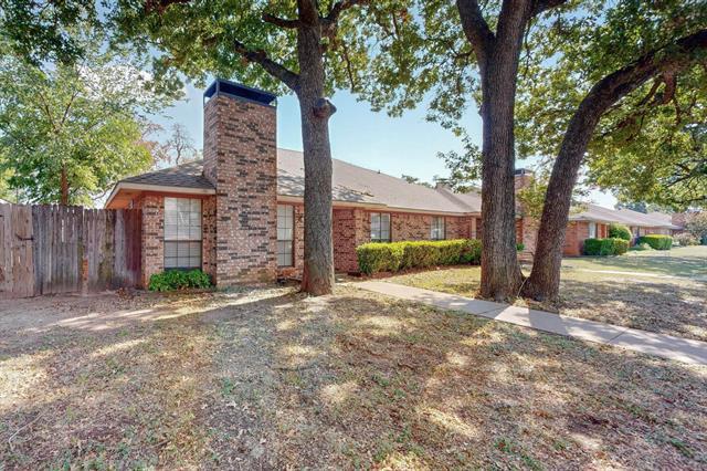 Building Photo - 1900 N Irving Heights Dr