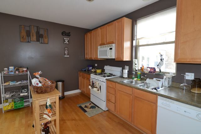 Building Photo - 5222 N Sawyer Ave