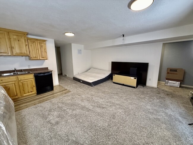 Building Photo - 8633 Chase Cir