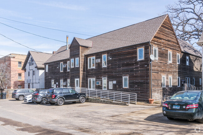 Building Photo - 2406 Lyndale Ave S