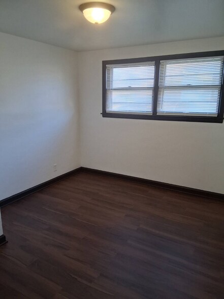 Building Photo - 4900 N 40th St