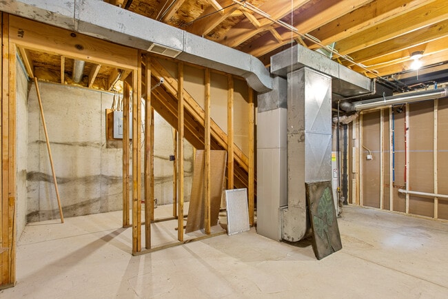 Building Photo - 2215 Leonard St NE