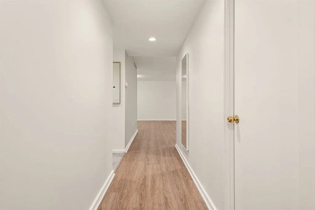 Building Photo - Stylish & inviting, this southeast-facing 1 bed 1 bath in the coveted University Green offers