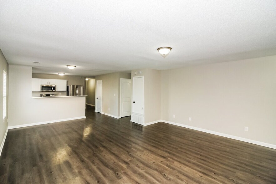 Building Photo - 7807 Birdwood Dr