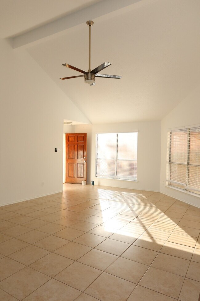 Building Photo - 13134 Worthington St