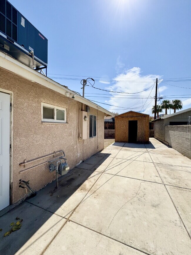 Building Photo - Adorable 3BD Vintage Henderson Home w/ Mod...