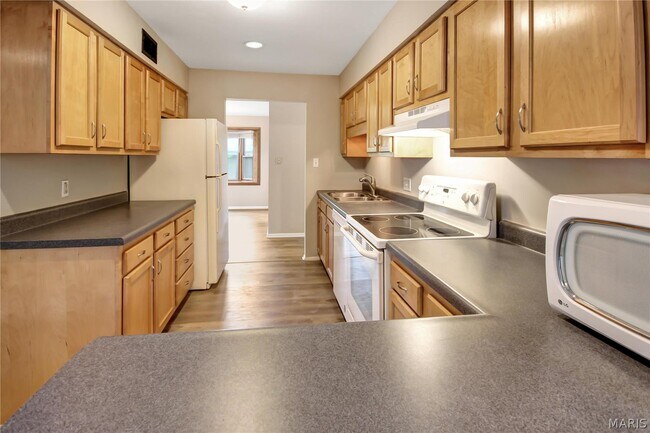 Building Photo - 3 Pem Rd