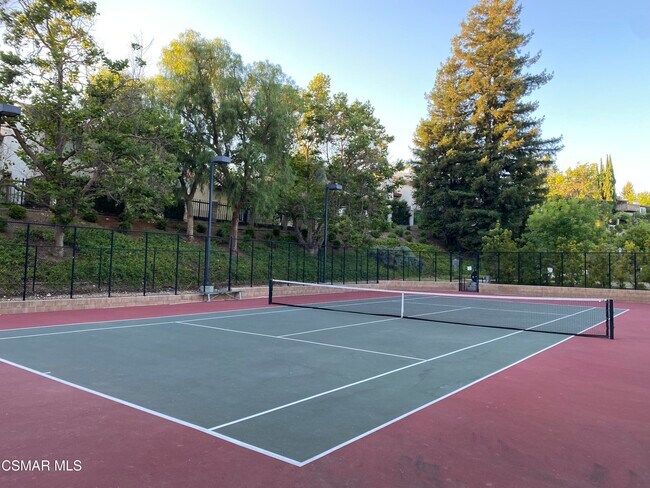 Building Photo - 730 Tennis Club Ln