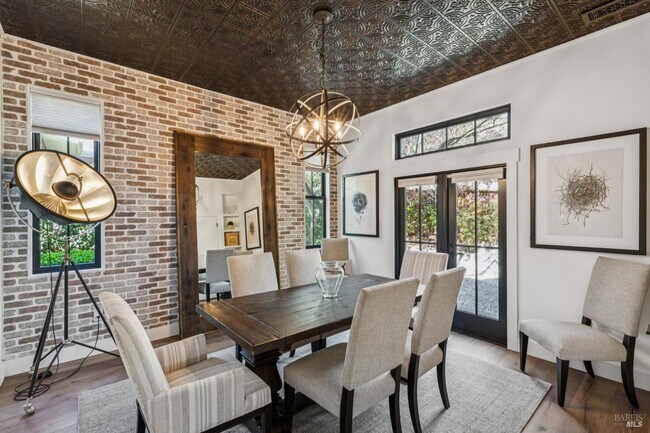 Building Photo - 1810 Quail Ct