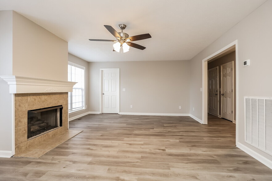 Building Photo - 721 Shandale Dr