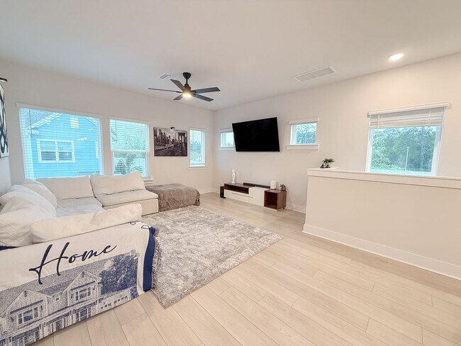 Building Photo - Resort-Style Living in eTown | Gated Community + Top Amenities