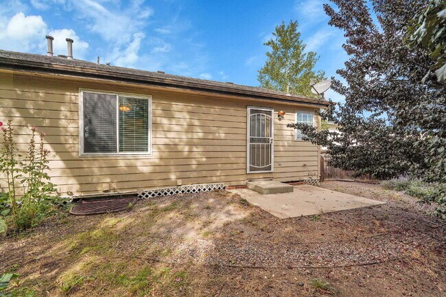 Building Photo - $2,550.00 - 3-bed, 3-bath split-level loca...