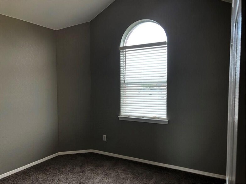 Building Photo - 4504 Loma Linda Circle