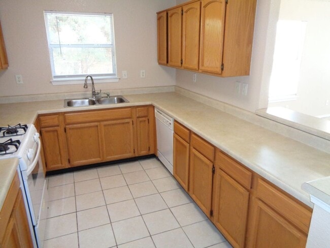 Building Photo - Adorable Single Level Eastside Home With E...