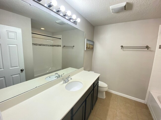 Building Photo - 3Bdrm 2.5 Bath 2-Car garage ---- Tapestry ...