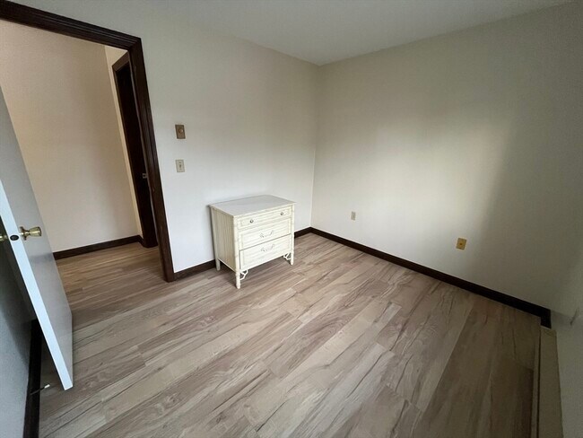 Building Photo - 53 Fairfield Park