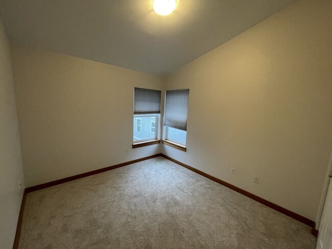 Building Photo - Wedgwood Townhome