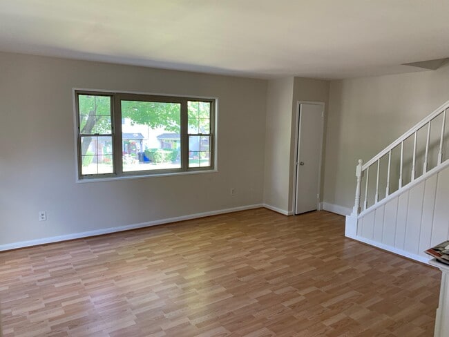 Building Photo - 5358 Pooks Hill Rd