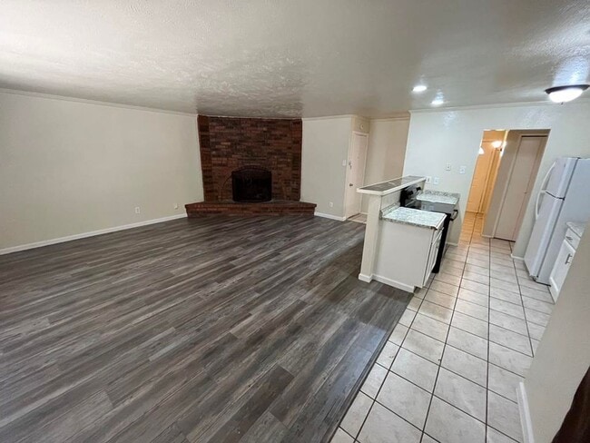 Building Photo - Nice 3 Bedroom Home
