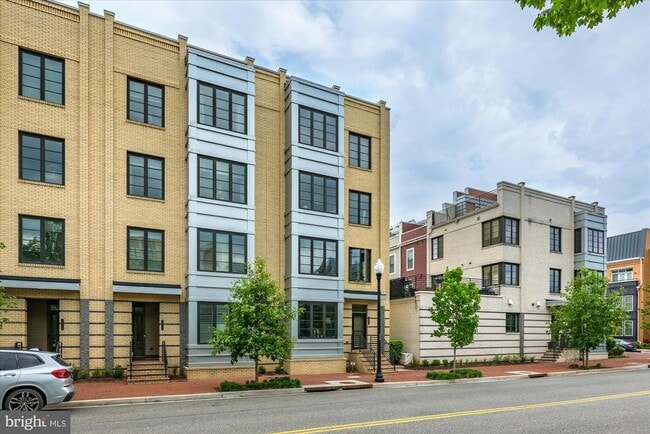 Building Photo - 1316 Main Line Blvd