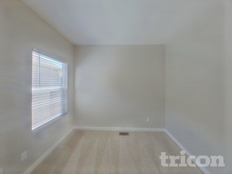 Building Photo - 6221 Vickie Ln