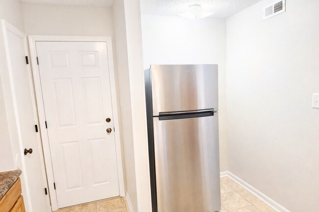 Building Photo - 94 Balsam Rd