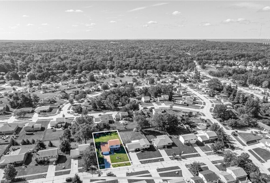 Building Photo - 4477 Hialeah Dr